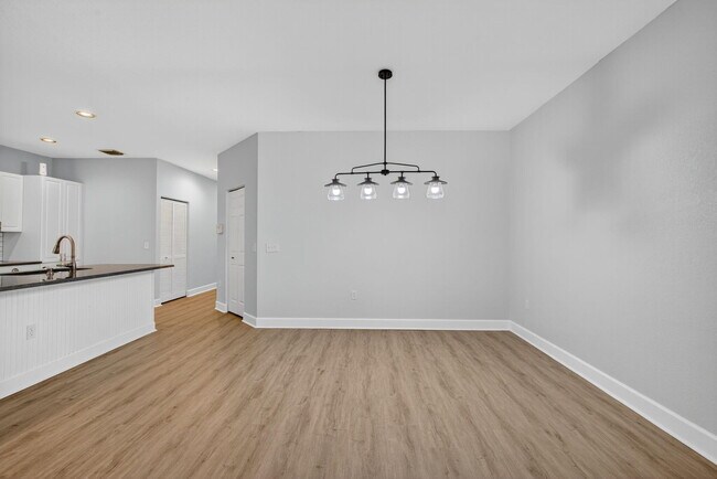 Building Photo - 1827 Pelican Dr