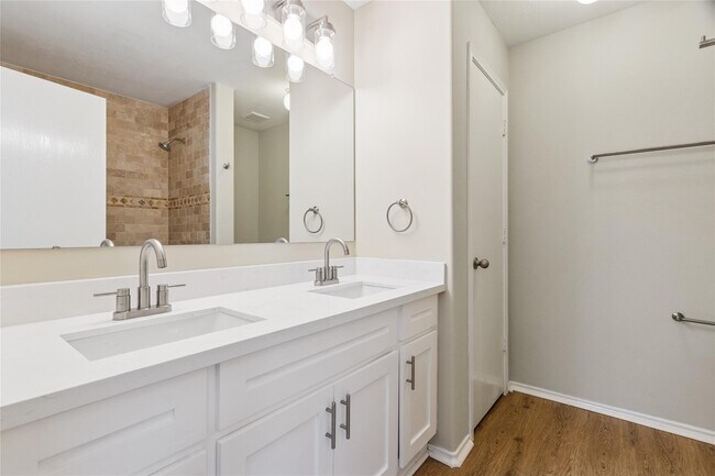 Building Photo - 8907 Grand Villa Ln