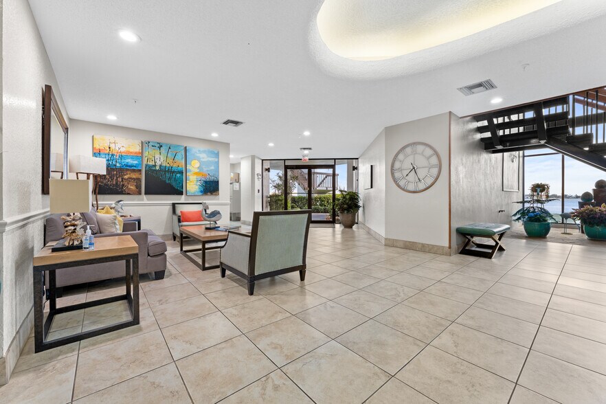 Building Photo - 6287 Bahia del Mar Cir