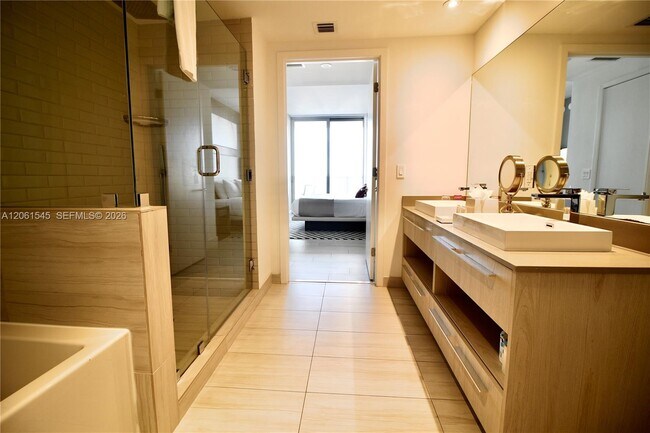 Building Photo - 4010 S Ocean Dr