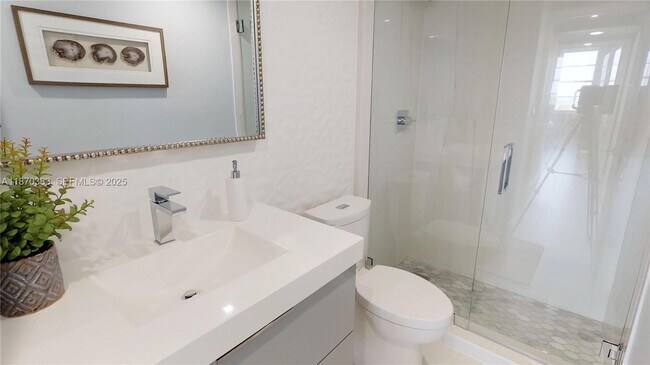 Building Photo - 5601 Collins Ave