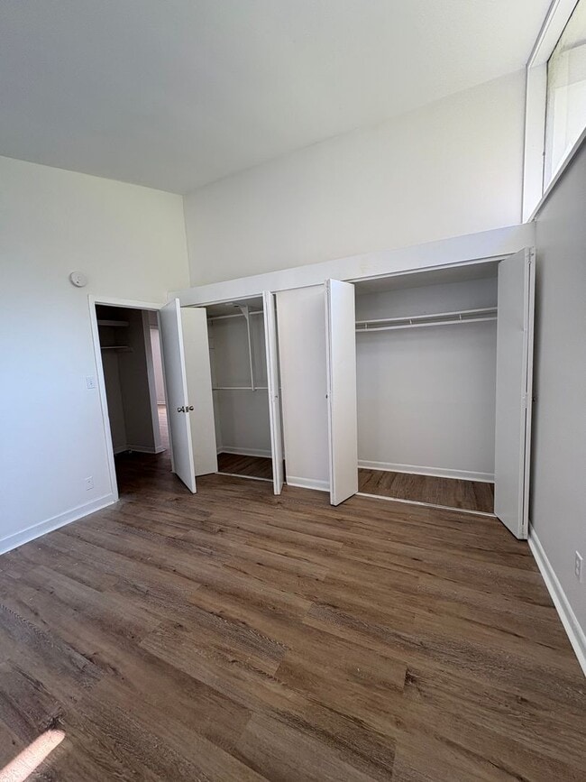 Building Photo - 250 Ridgewood Ave
