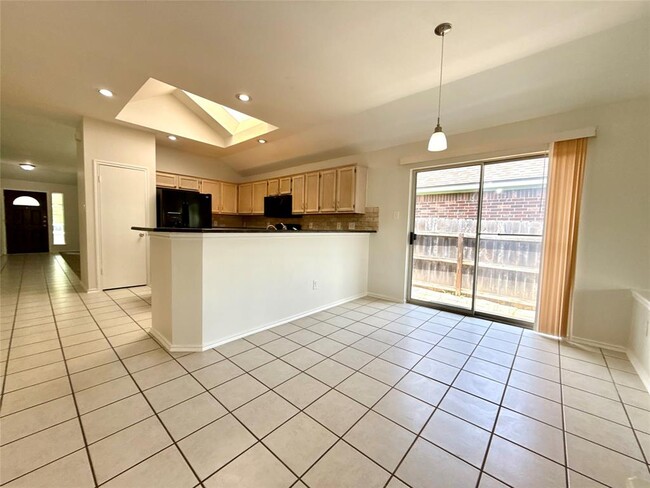 Building Photo - 17129 Bishopsgate Dr