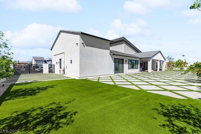 Building Photo - 4315 N Dapple Gray Rd