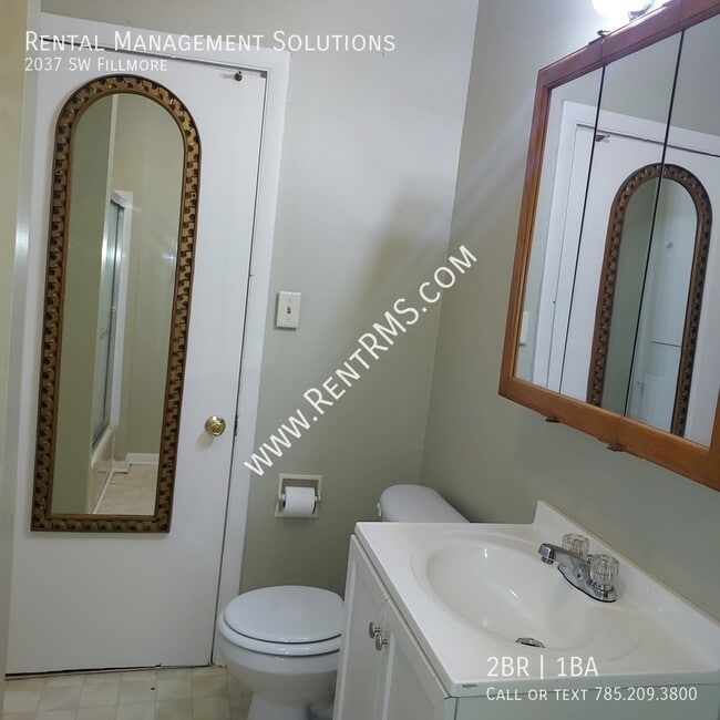 Building Photo - 2037 SW Fillmore-