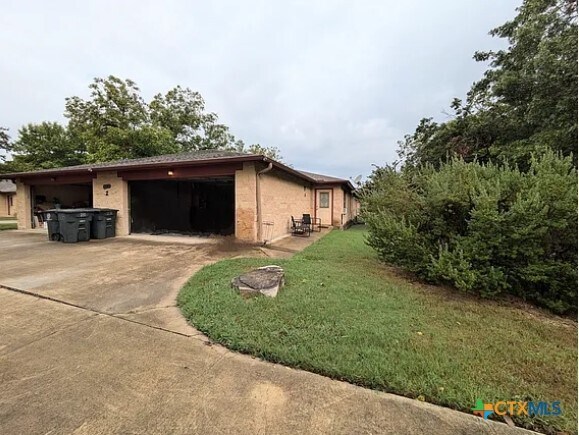 Building Photo - 1821 Post Rd