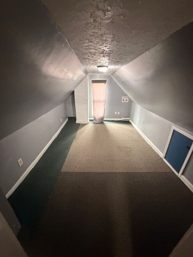 Building Photo - 925 Xenia Ave