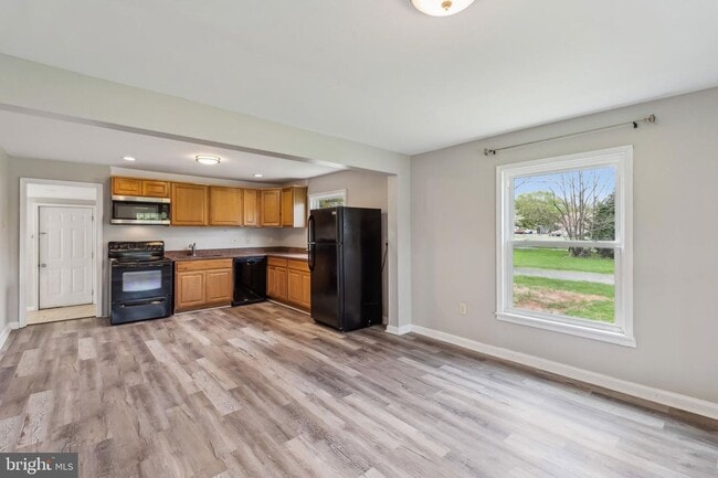 Building Photo - Experience the perfect blend of peaceful country charm and modern comfort in this beautifully ref...