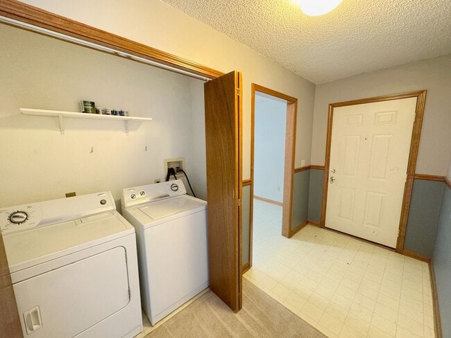 Building Photo - Comfortable Living