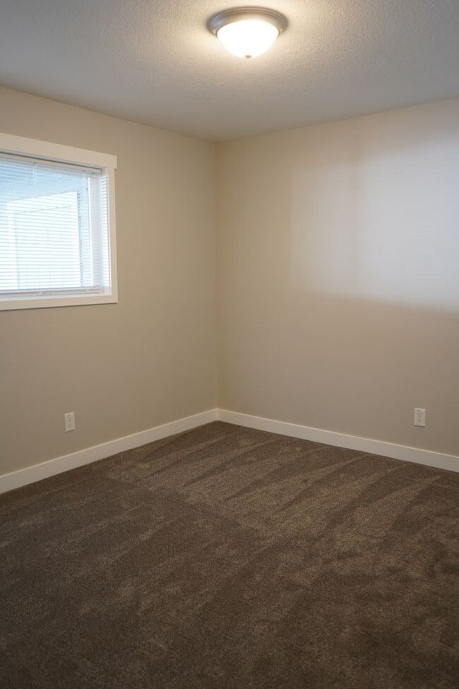 Building Photo - 1410 E 30th St