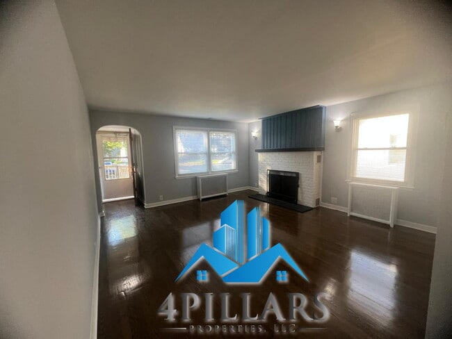 Building Photo - "Charming 3-Bedroom Home with Spacious Lay...