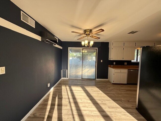Building Photo - Wonderful Home 3 bed 1 bath with a Great Yard