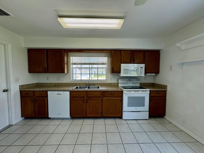 Building Photo - Charming 2-Bedroom Home in Clermont, FL (55+ Community)