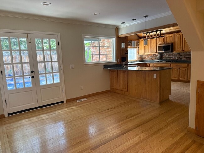 Building Photo - 3 Bed/2Bath Ready to Move In