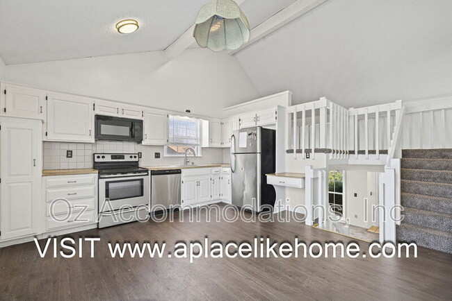 Building Photo - 530 SE Hampton St