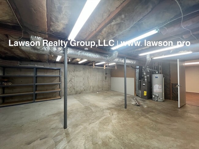 Building Photo - Charming and Clean- Hollins Three Bedroom ...