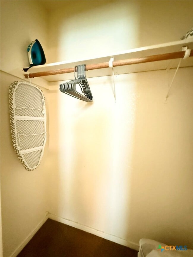 Building Photo - 1008 Circle M Dr