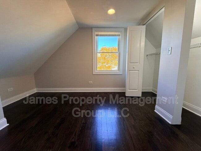 Building Photo - 2511 W Cortland St