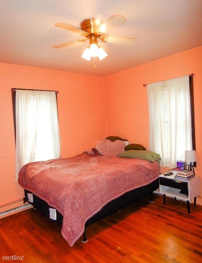 Building Photo - 1 br, 1 bath House - 552 Proulx Street