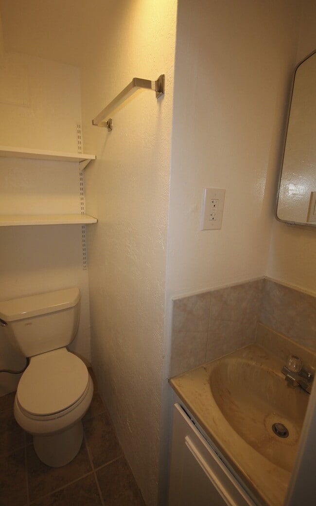 Building Photo - 2 Bedroom Apartment South of BYU Campus!