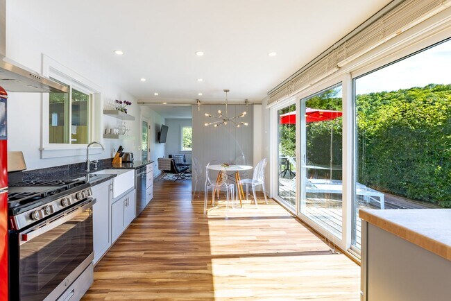 Building Photo - 5 month lease- Fully Furnished One bedroom...