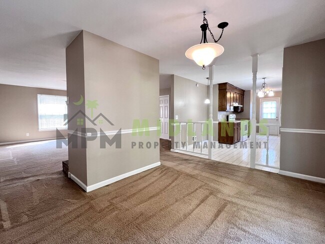 Building Photo - 113 Lake Shire Dr