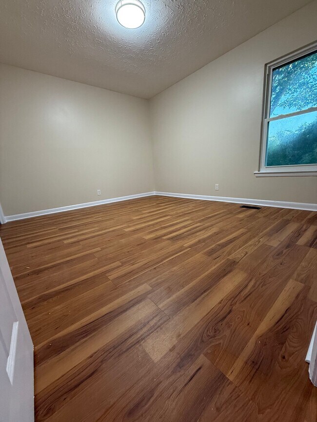 Building Photo - 810 Summer Hill Ln