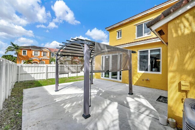 Building Photo - 640 SE 1st St