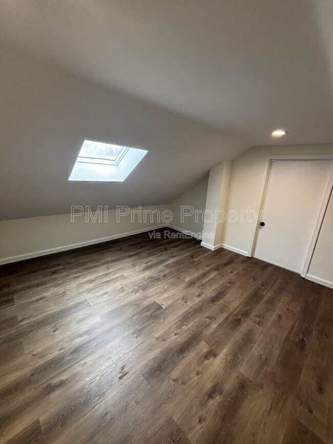 Building Photo - 887 Edwards Rd