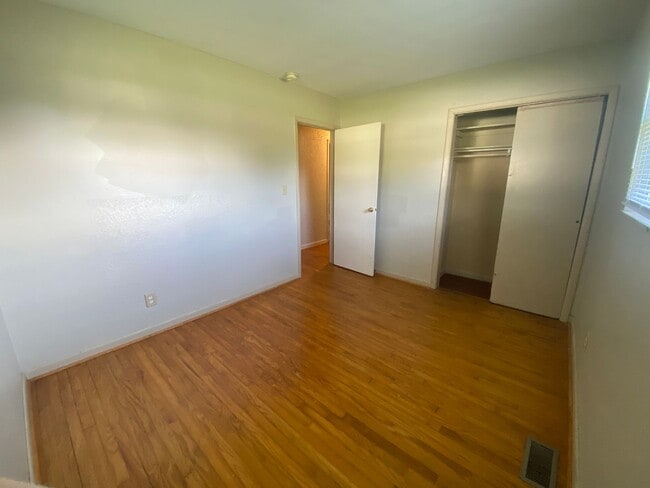 Building Photo - 3 Bedroom, 2 Bathroom Home on Bloomington's Westside