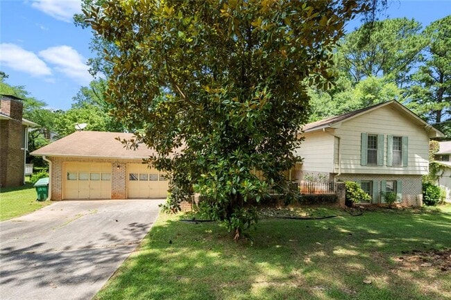 Building Photo - 4000 Pinehurst Pl