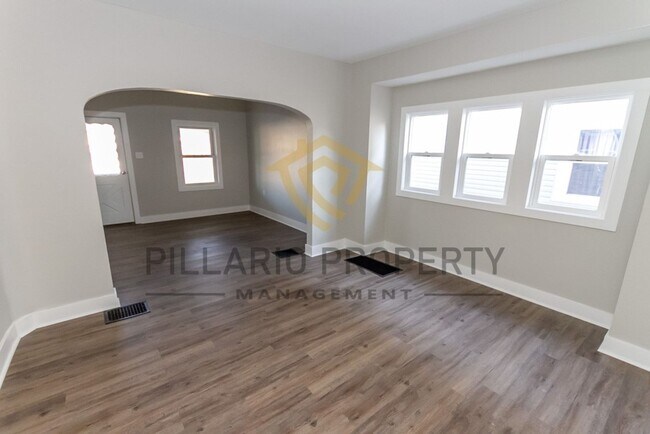 Building Photo - Charming 3-Bedroom Bungalow Near Garfield ...