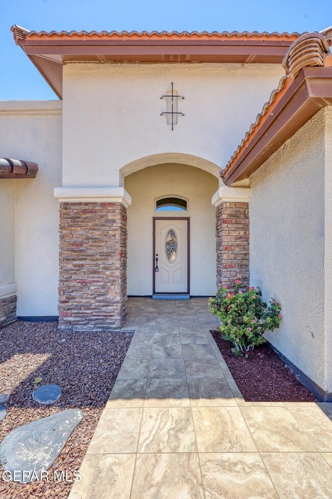 Building Photo - 5601 Valley Maple Dr