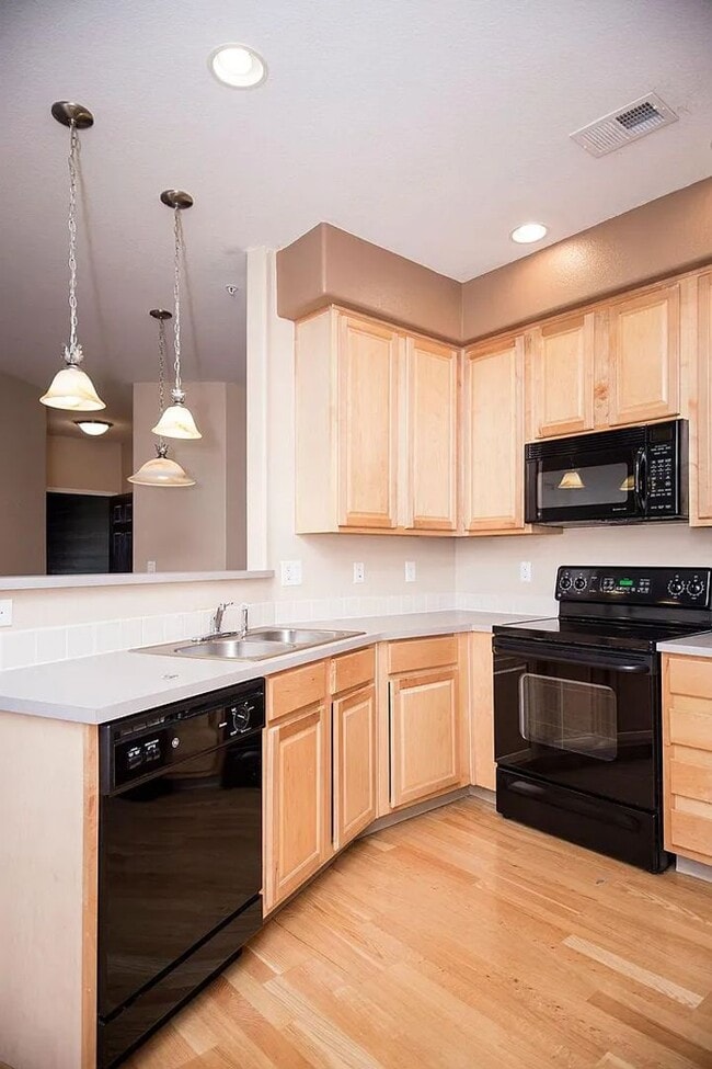 Building Photo - Beautiful Condo near Fossil Creek