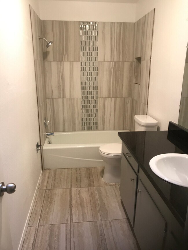 Building Photo - 10432 Seawood Dr