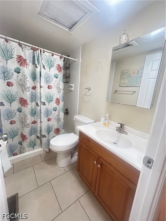 Building Photo - 611 Sunset Ln