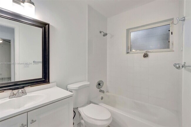 Building Photo - 312 Hendricks Isle