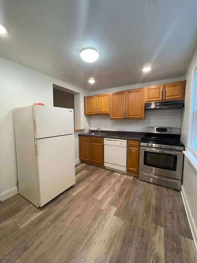 Building Photo - Beautiful 2BR home in Port Richmond