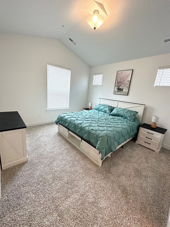 Building Photo - 3 Bed/2 Bathroom house in Saratoga Springs
