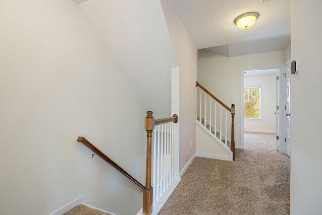 Building Photo - 3 Bedroom Corner Townhome!!! Available Early-Mid April****