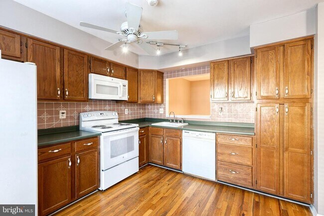 Building Photo - 684 Lions Gate Ln