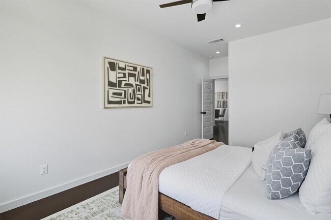 Building Photo - 2939 El Fenice Ln