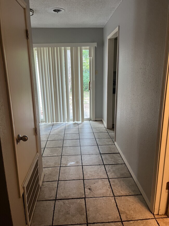 Building Photo - 107 Gamma Cir