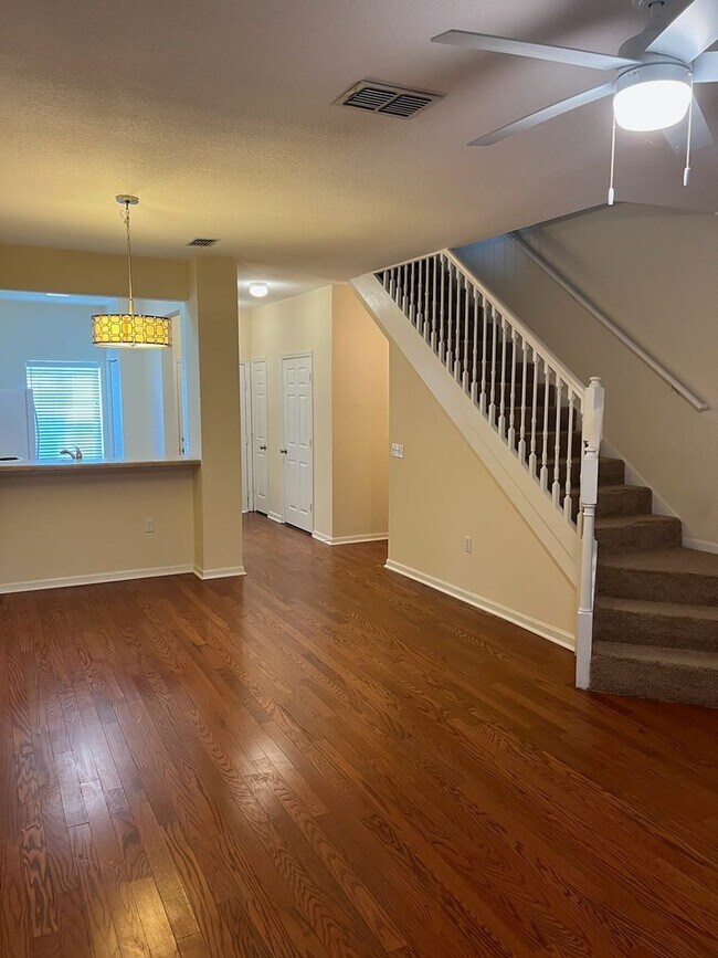 Building Photo - 2 bedroom 2 1/2 bath in NW Magnolia Place