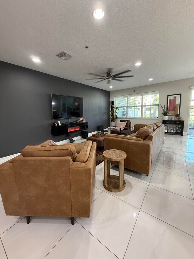 Building Photo - 56 Sabal Ct