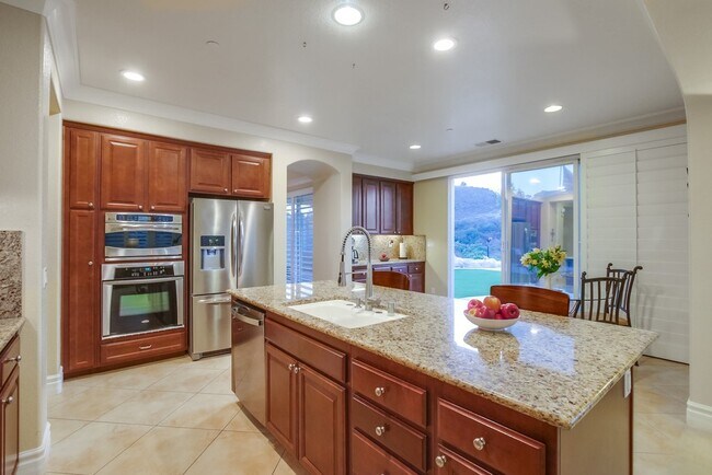 Building Photo - 452 Taylor Dr