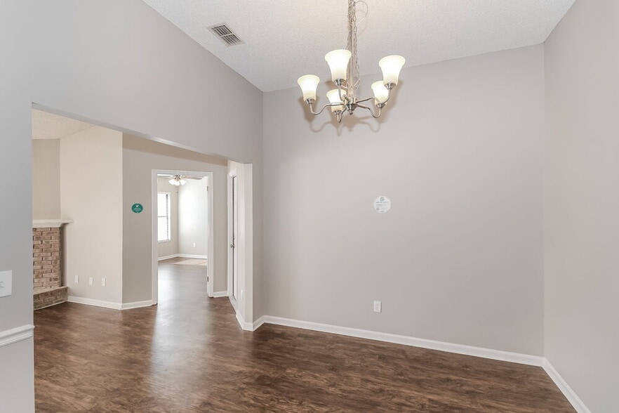 Building Photo - 8134 Cumberland Gap Trail N