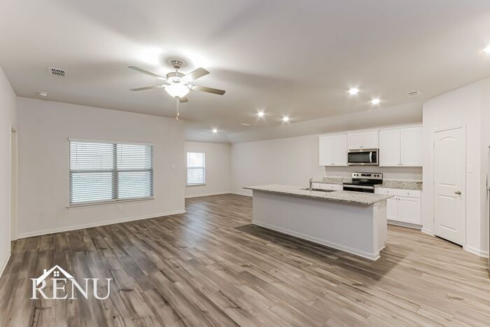 Building Photo - 2013 Hialeah Dr