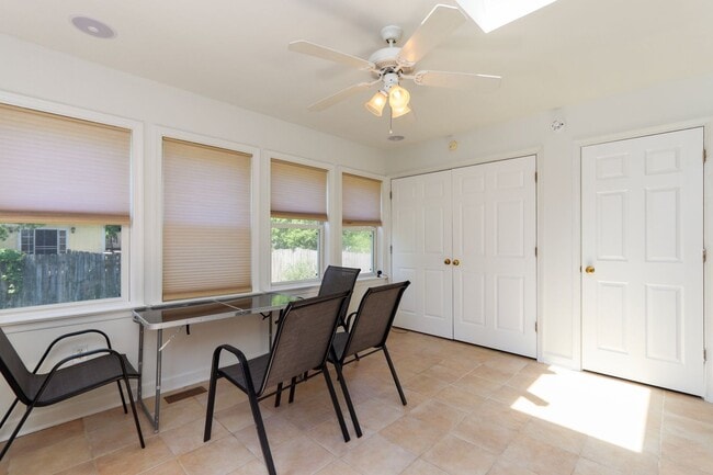 Building Photo - 614 Sedgefield Dr