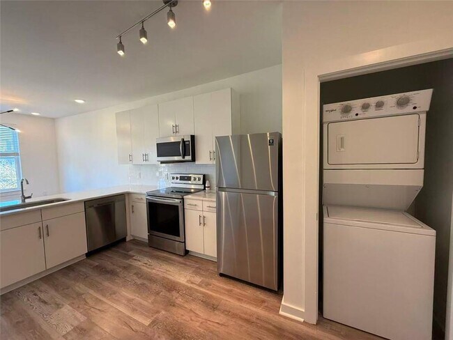 Building Photo - 525 Parkway Dr